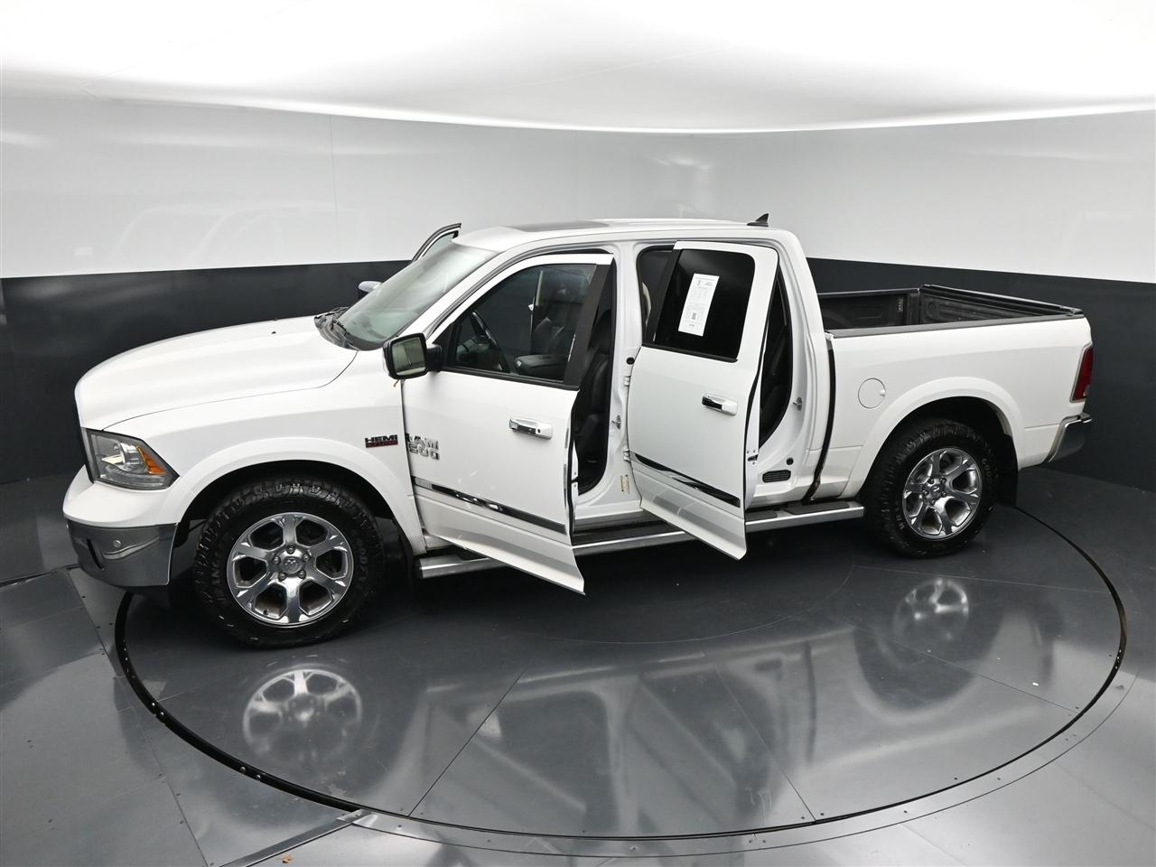 RAM 1500 Laramie Crew Cab SWB 4WD 2016