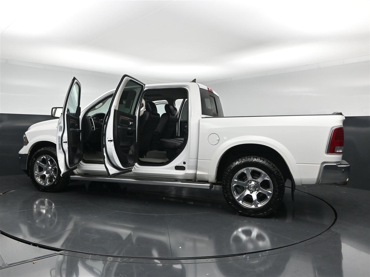 RAM 1500 Laramie Crew Cab SWB 4WD 2016