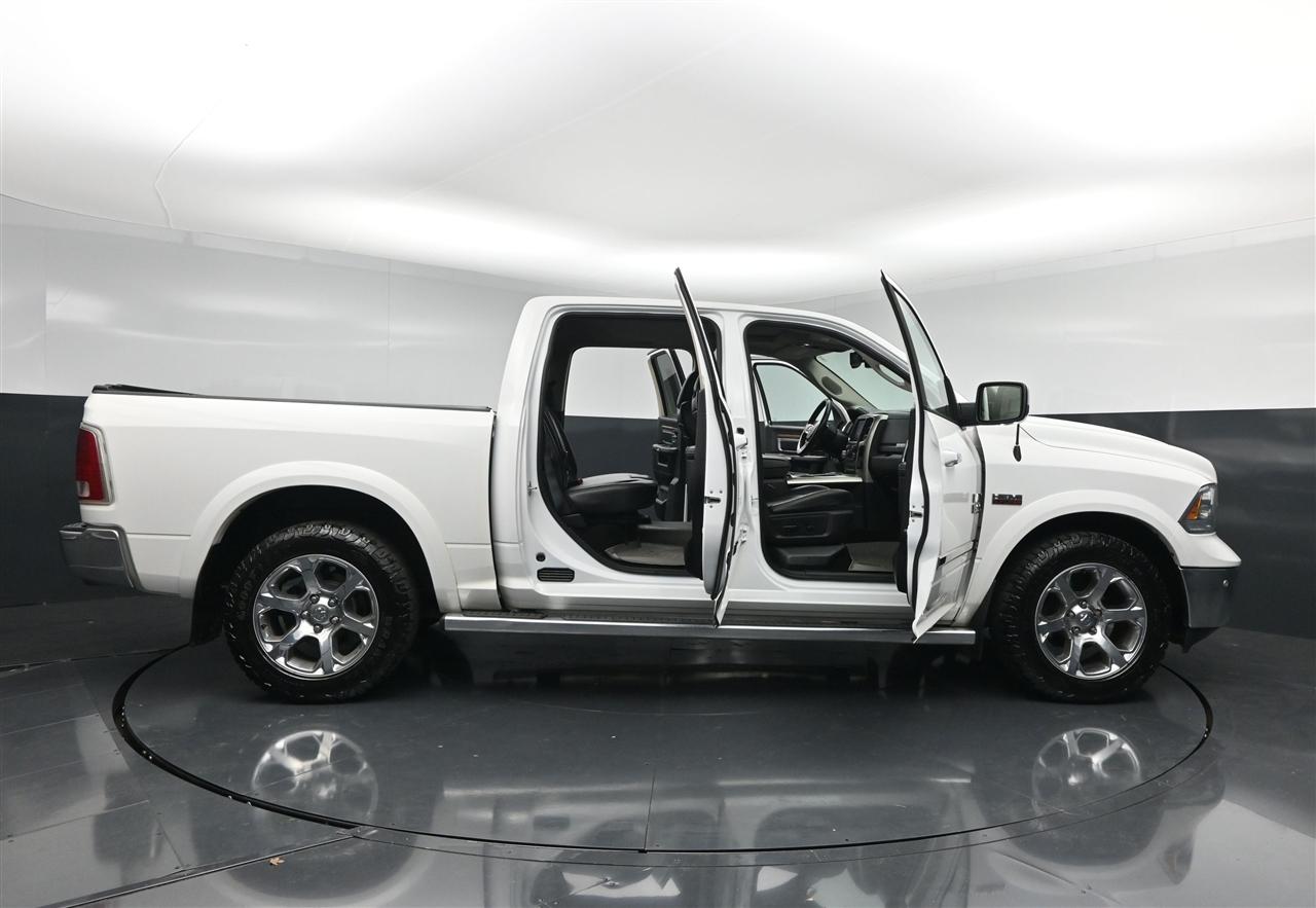RAM 1500 Laramie Crew Cab SWB 4WD 2016