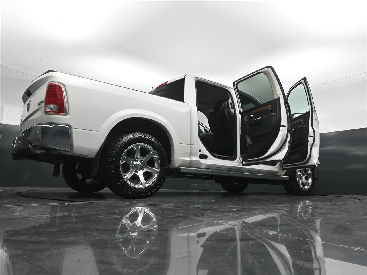 RAM 1500 Laramie Crew Cab SWB 4WD 2016