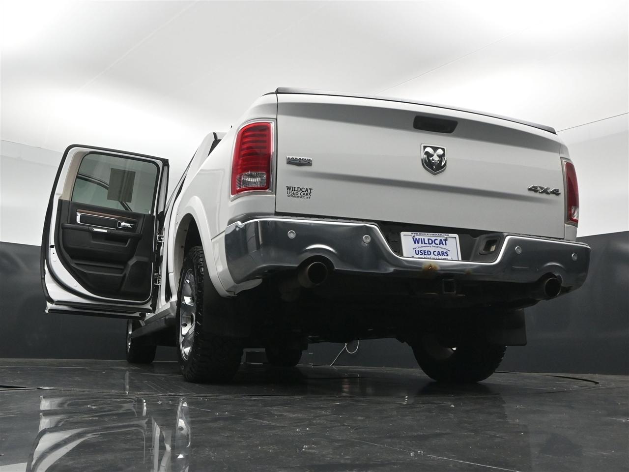 RAM 1500 Laramie Crew Cab SWB 4WD 2016