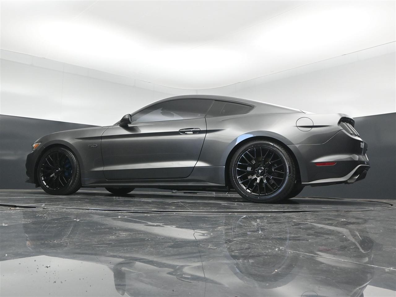 Ford Mustang GT Premium Coupe 2017