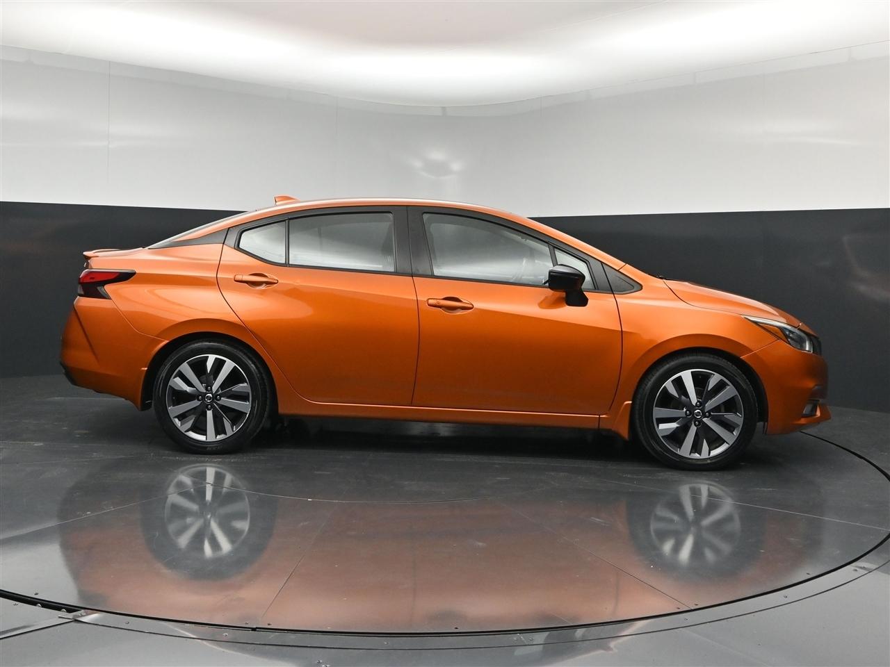 Nissan Versa SR 2021