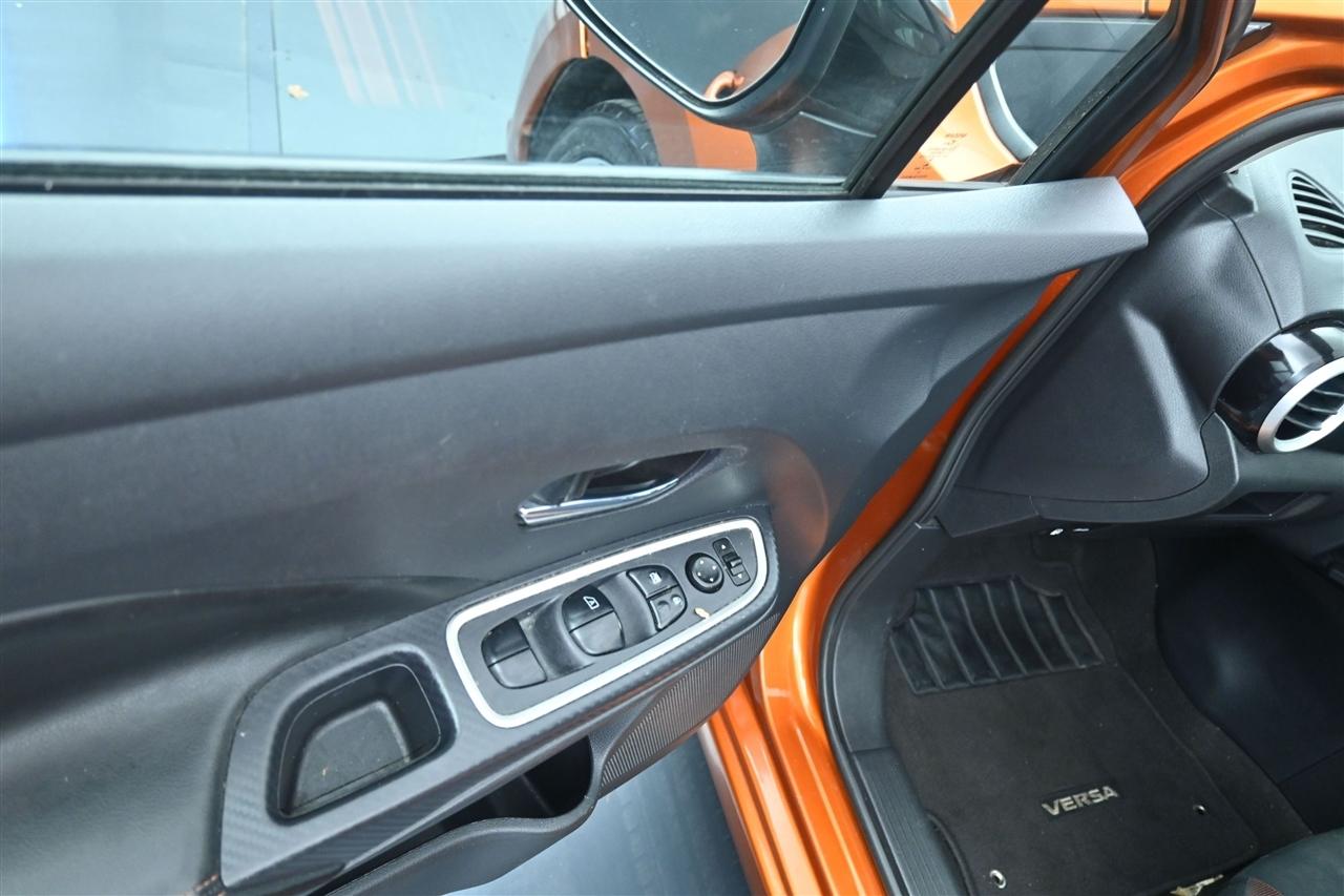 Nissan Versa SR 2021
