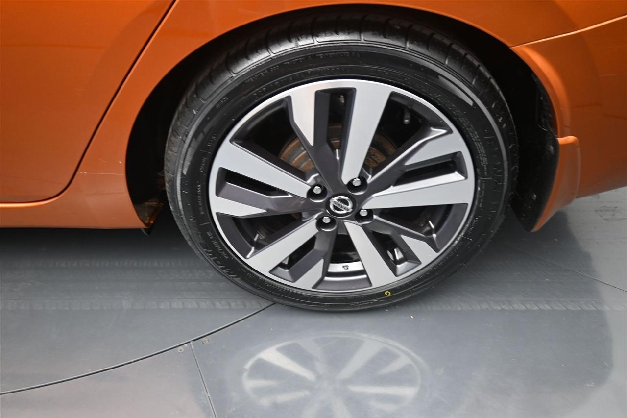 Nissan Versa SR 2021