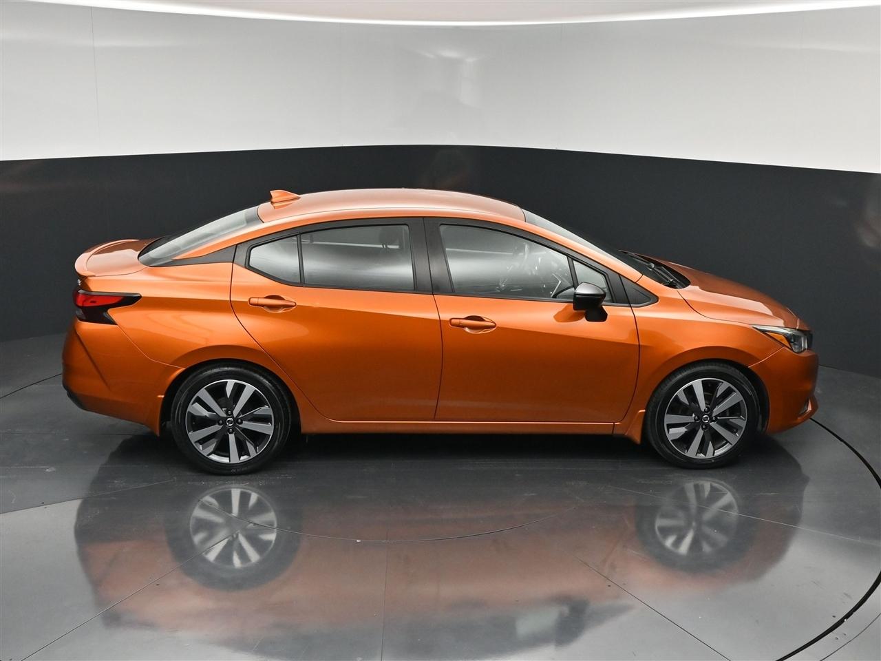Nissan Versa SR 2021