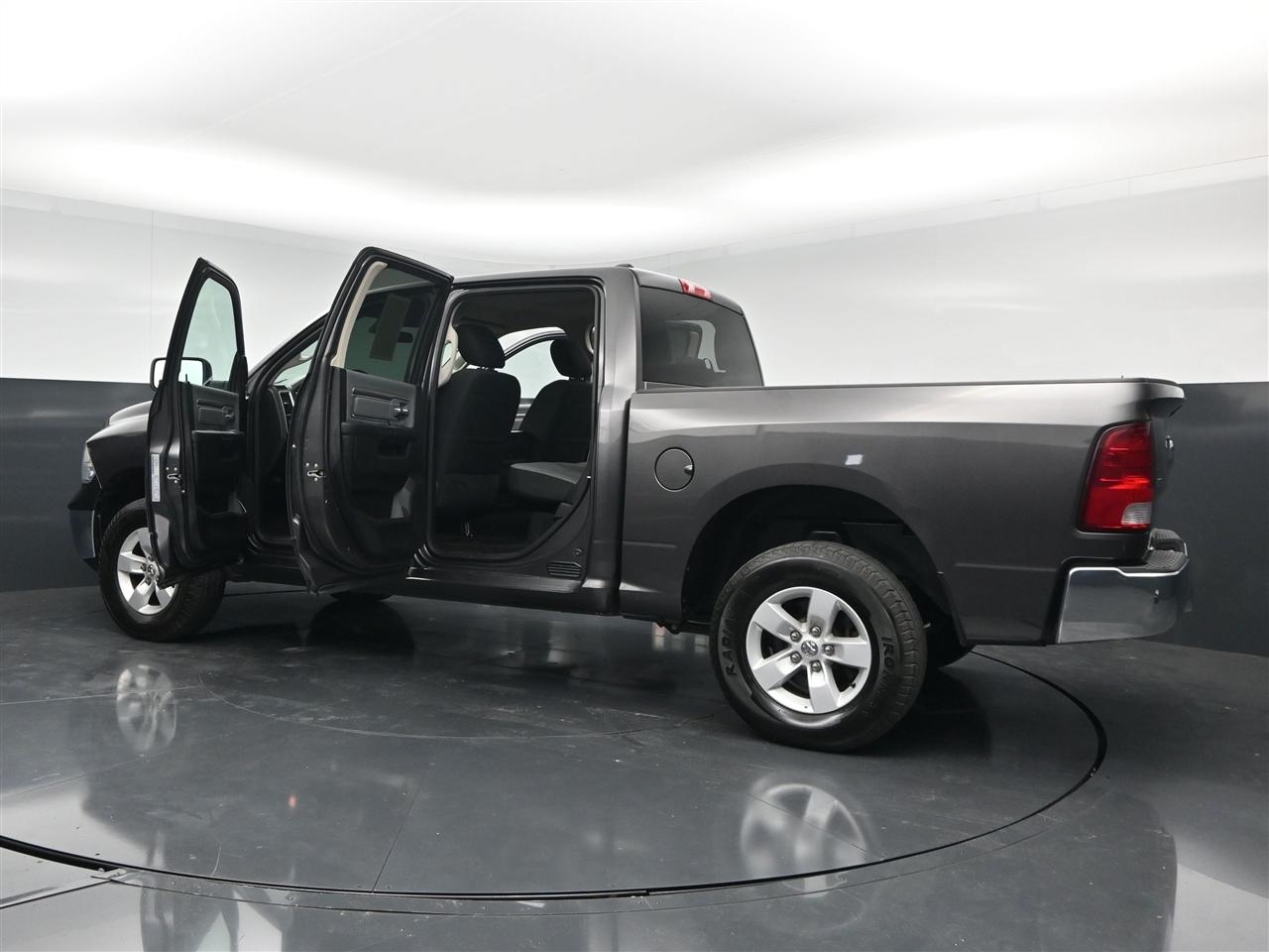 RAM 1500 Classic Tradesman Crew Cab SWB 4WD 2021
