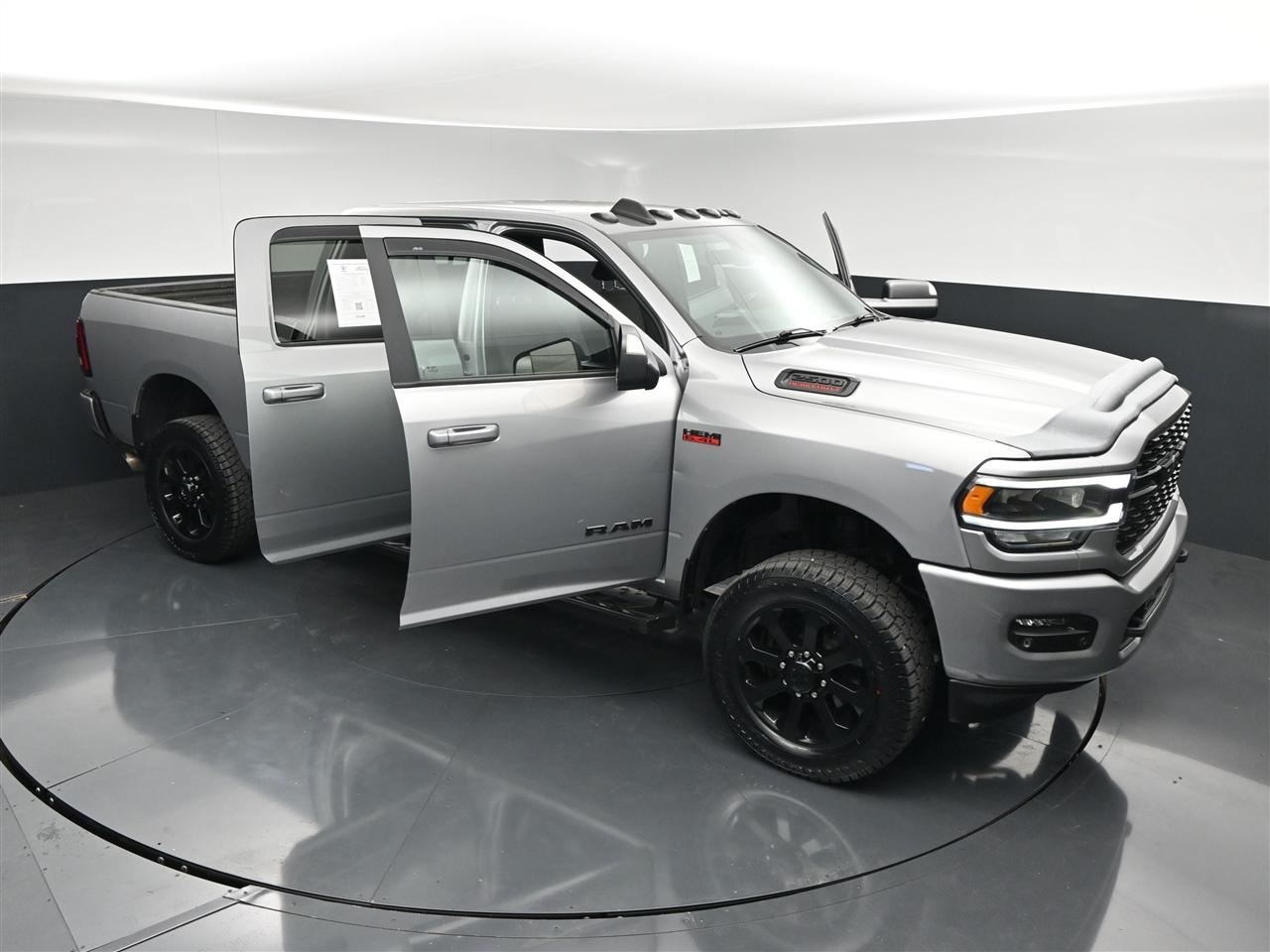 RAM 2500 Tradesman Crew Cab SWB 4WD 2022