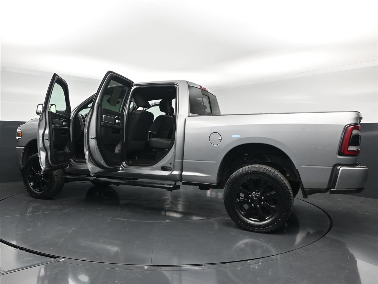 RAM 2500 Tradesman Crew Cab SWB 4WD 2022
