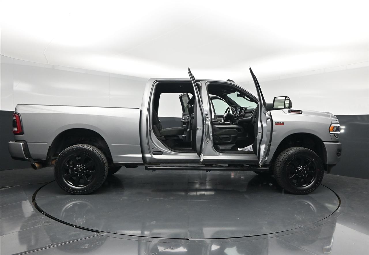 RAM 2500 Tradesman Crew Cab SWB 4WD 2022