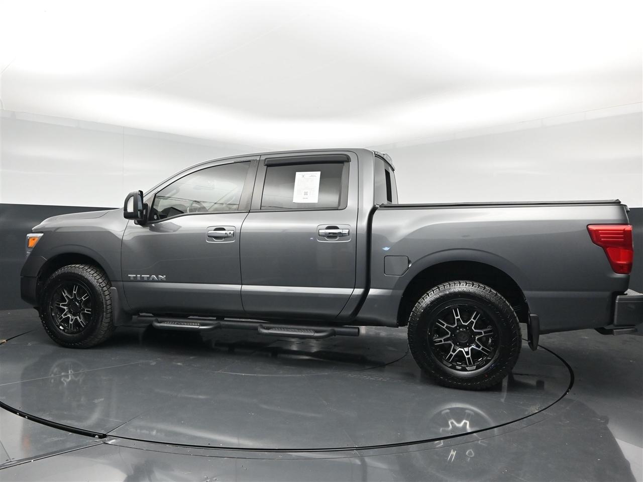 Nissan Titan SV Crew Cab 4WD 2021