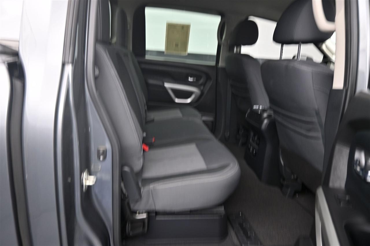 Nissan Titan SV Crew Cab 4WD 2021
