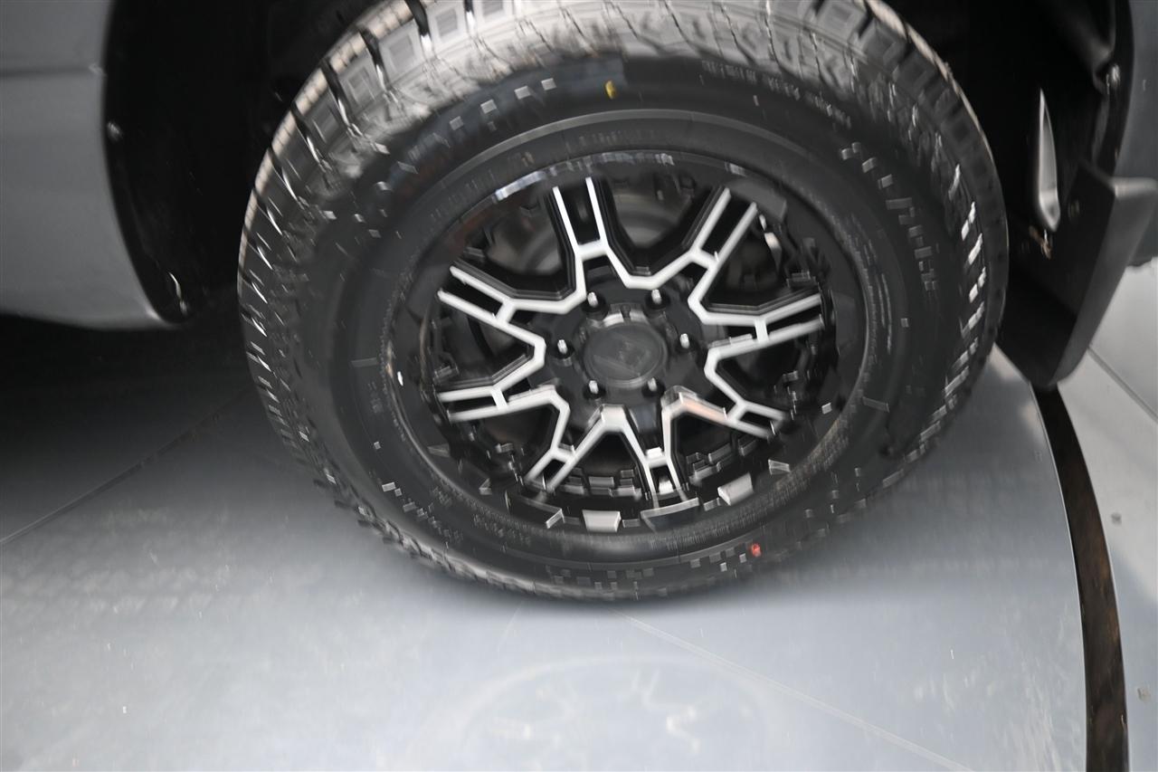 Nissan Titan SV Crew Cab 4WD 2021