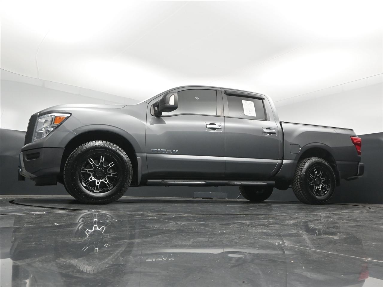 Nissan Titan SV Crew Cab 4WD 2021