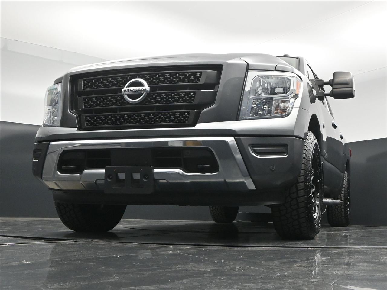 Nissan Titan SV Crew Cab 4WD 2021