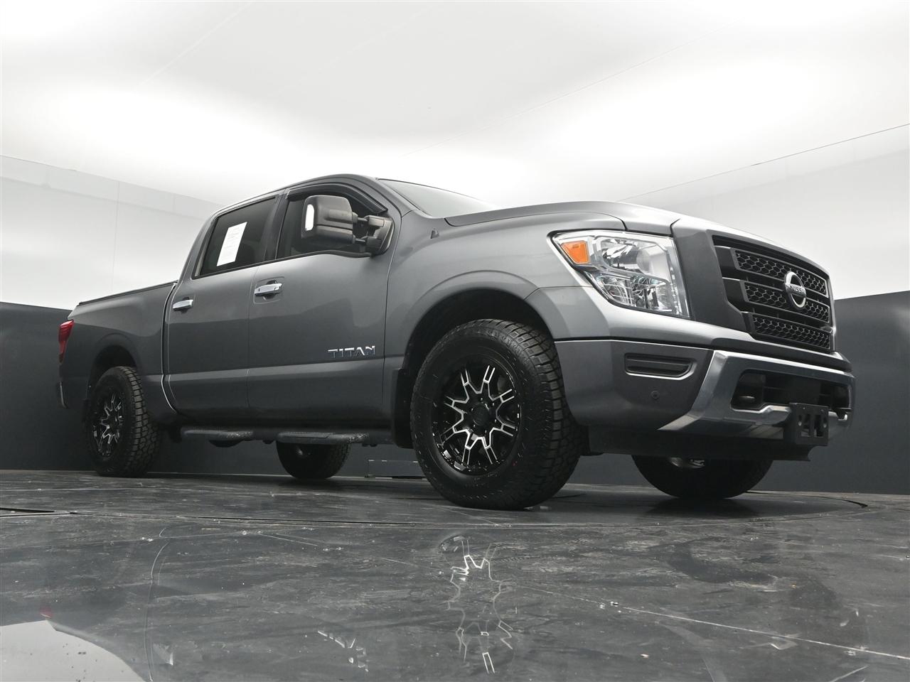 Nissan Titan SV Crew Cab 4WD 2021