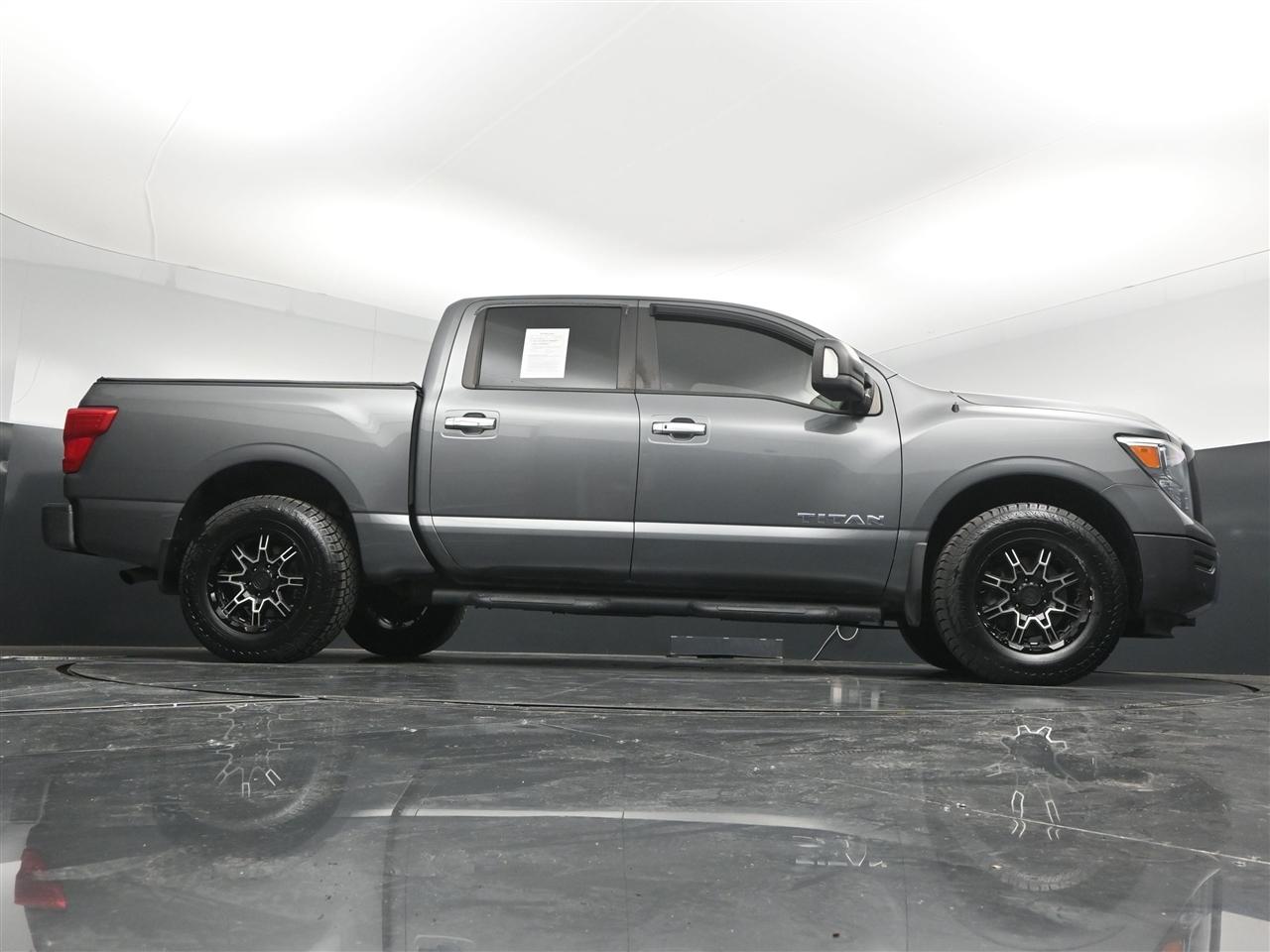 Nissan Titan SV Crew Cab 4WD 2021