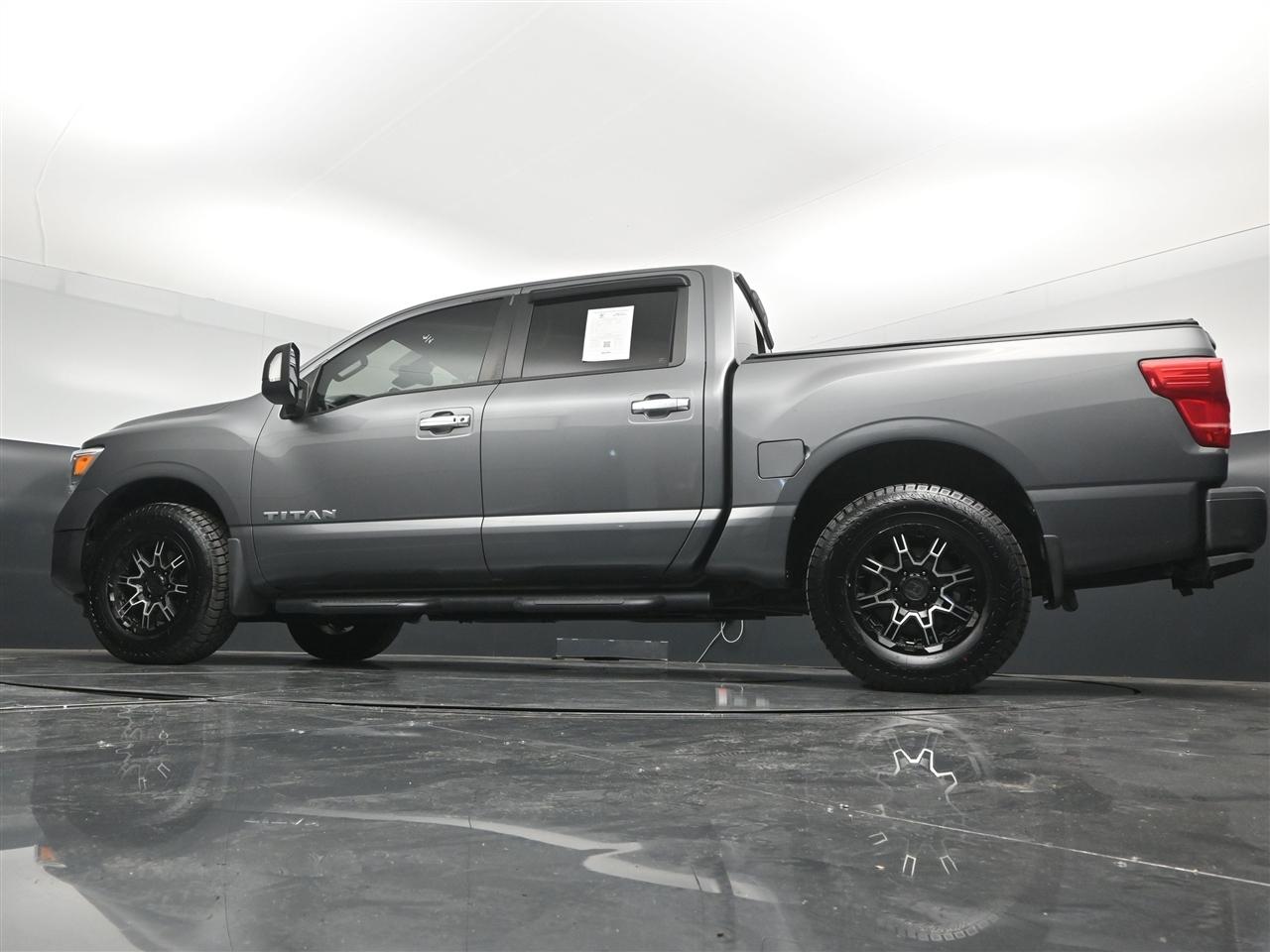 Nissan Titan SV Crew Cab 4WD 2021