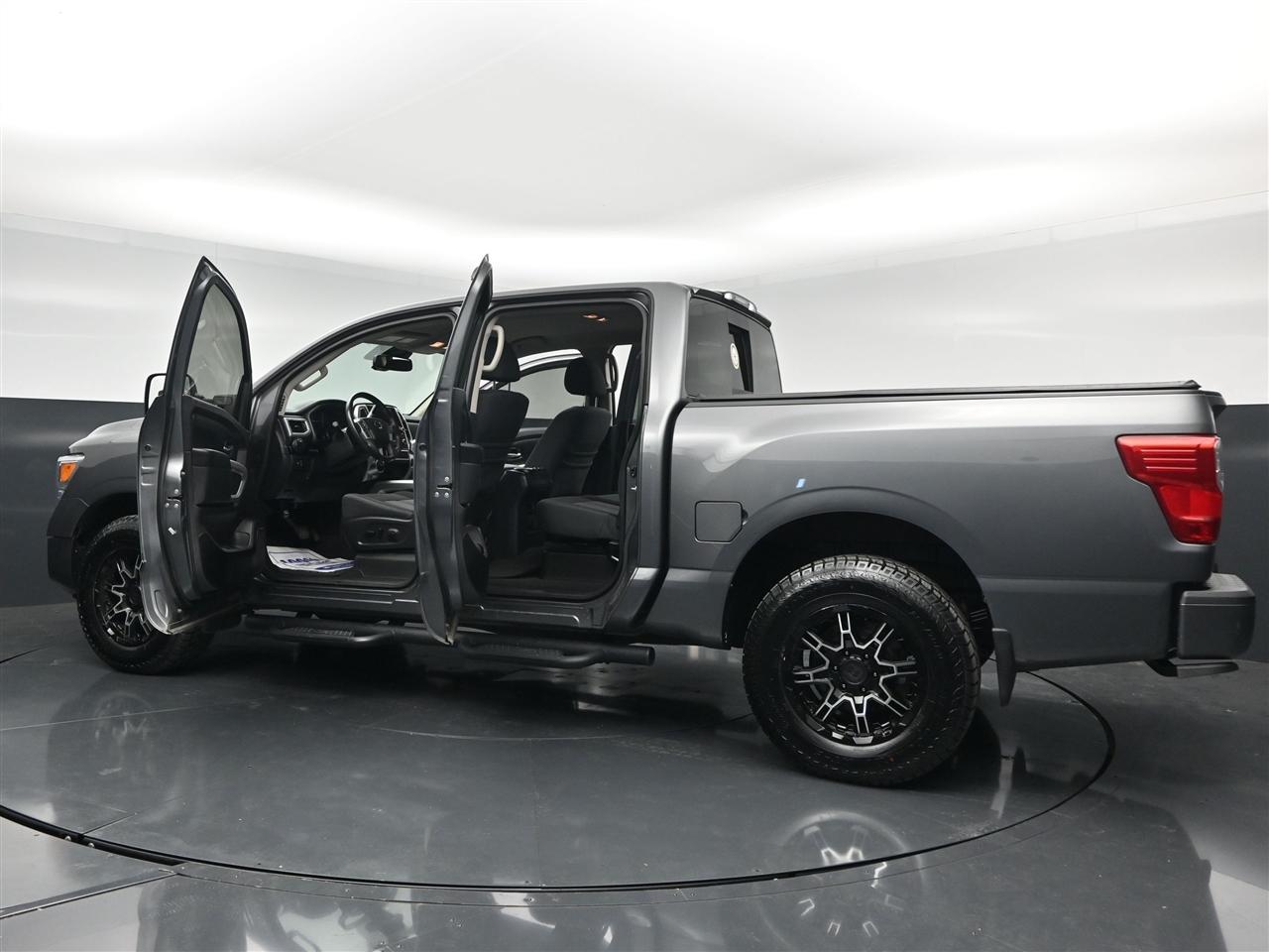 Nissan Titan SV Crew Cab 4WD 2021