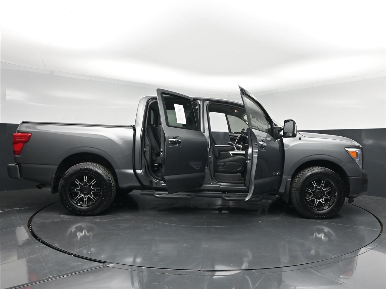 Nissan Titan SV Crew Cab 4WD 2021