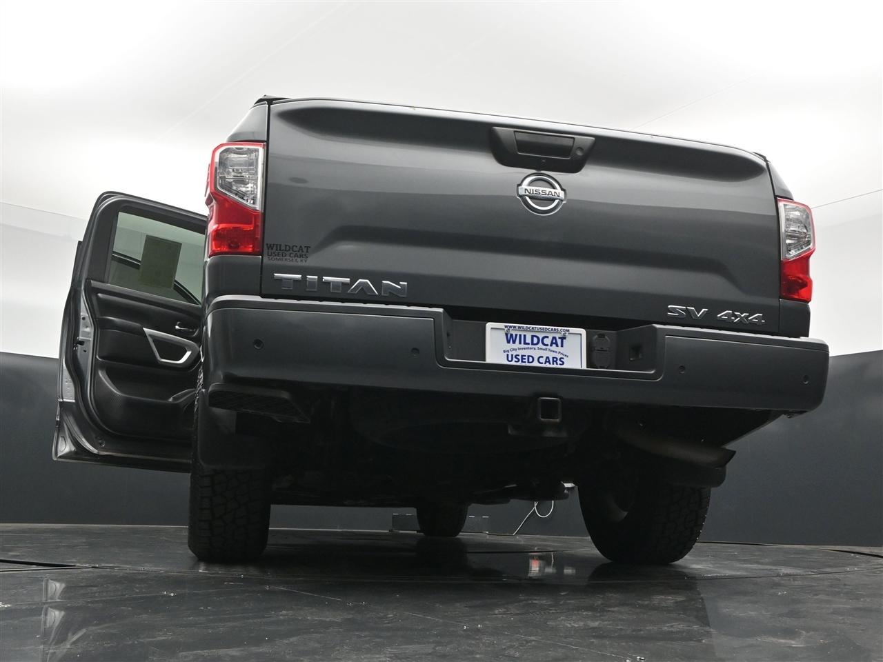 Nissan Titan SV Crew Cab 4WD 2021