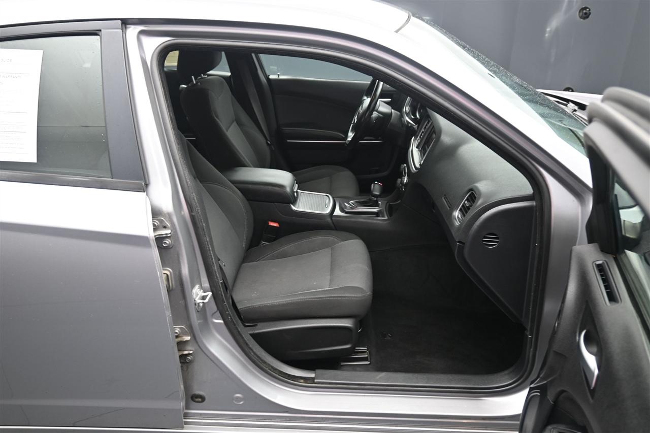 Dodge Charger SE 2016