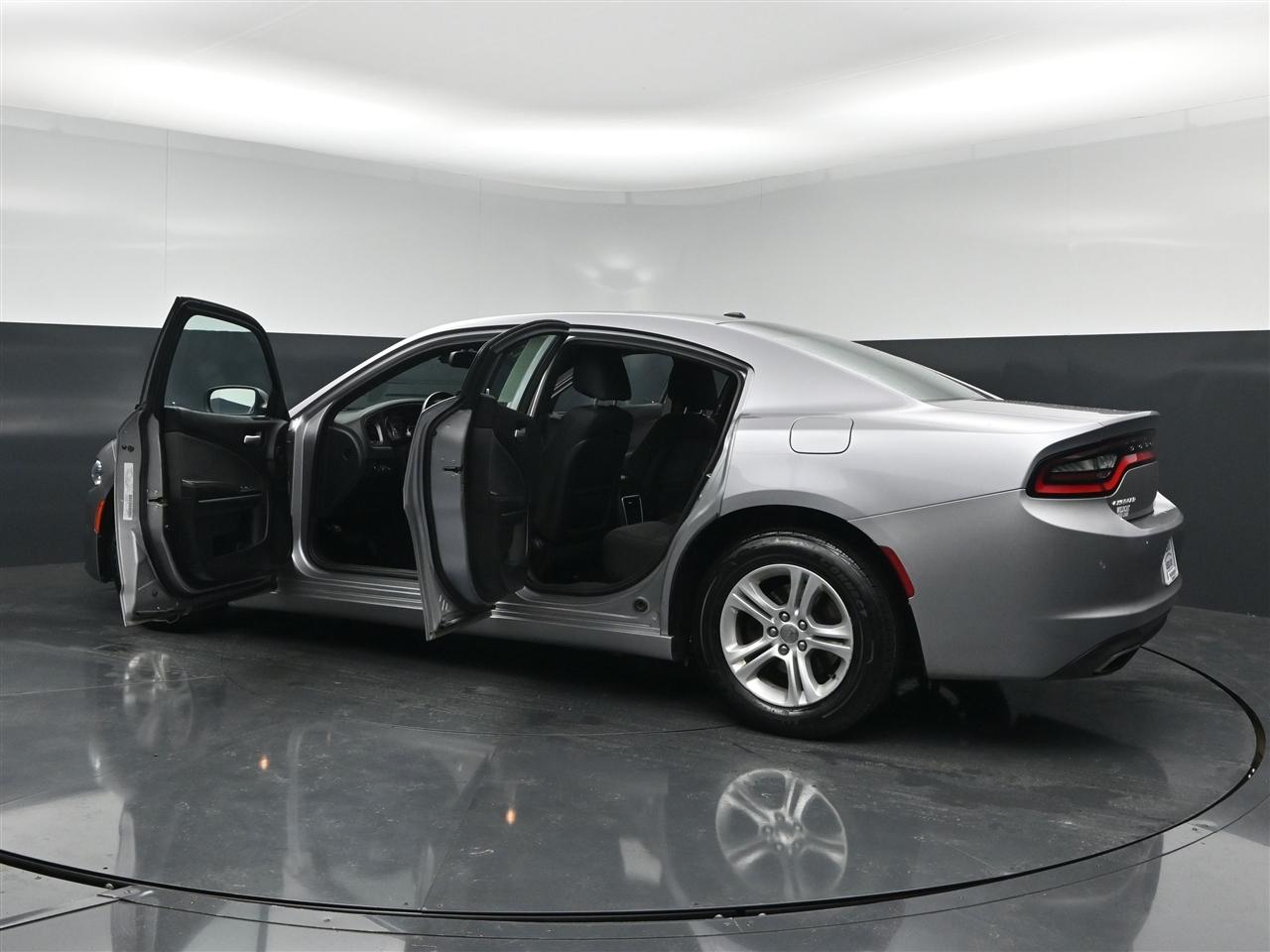 Dodge Charger SE 2016
