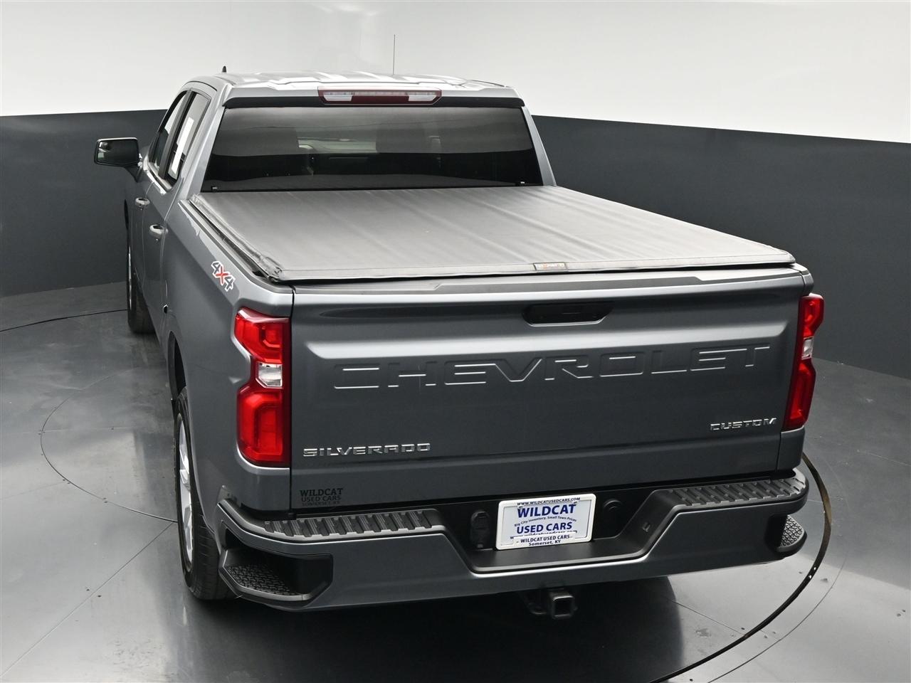 Chevrolet Silverado 1500 Custom Crew Cab Long Box 4WD 2021