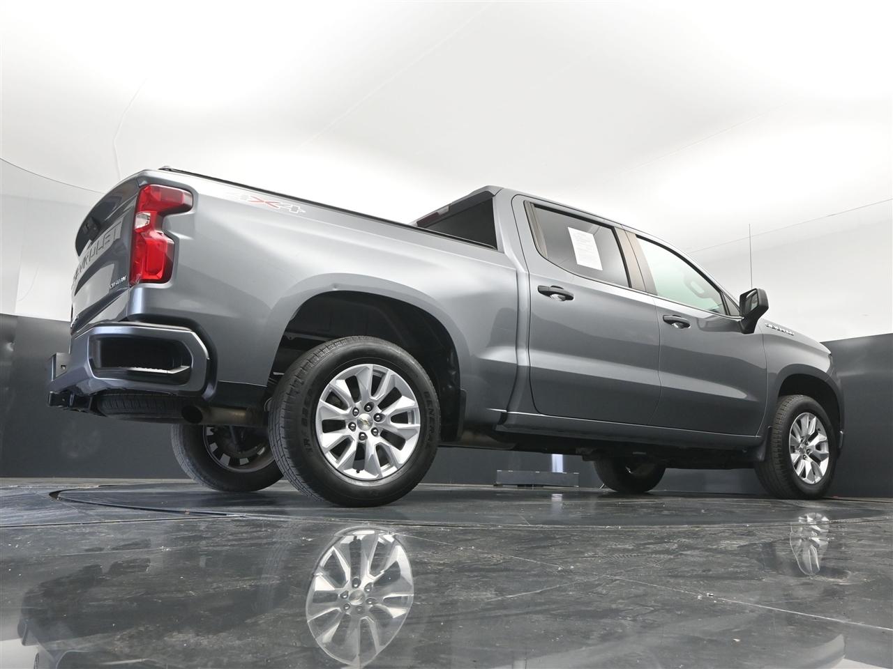 Chevrolet Silverado 1500 Custom Crew Cab Long Box 4WD 2021