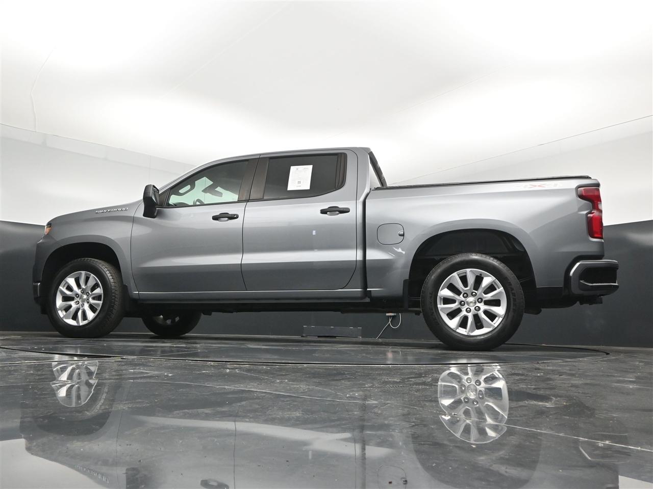 Chevrolet Silverado 1500 Custom Crew Cab Long Box 4WD 2021
