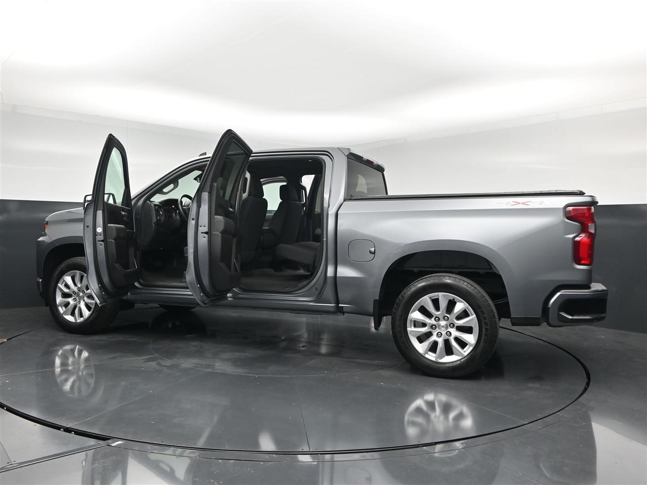 Chevrolet Silverado 1500 Custom Crew Cab Long Box 4WD 2021