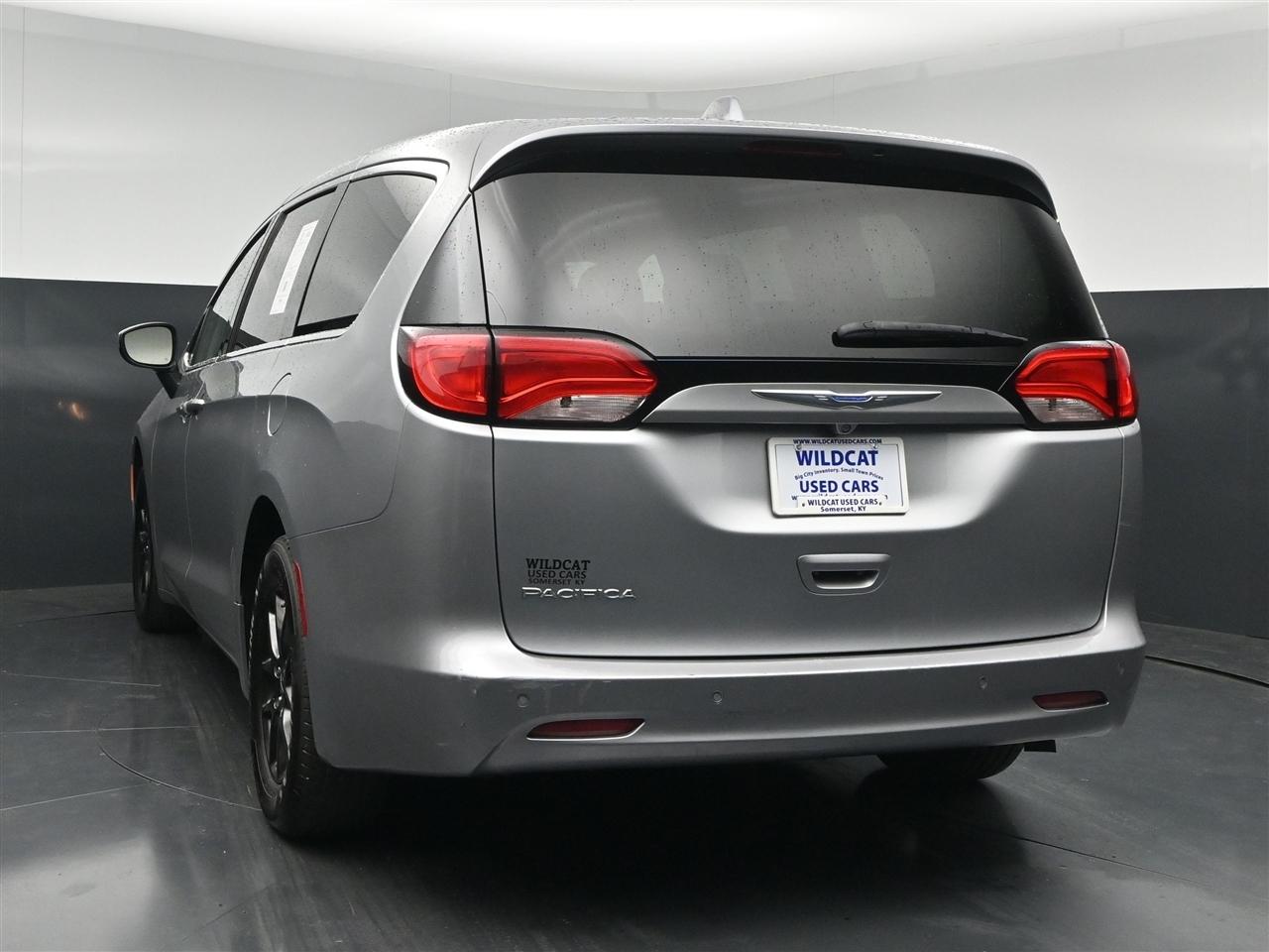 Chrysler Pacifica LX 2018