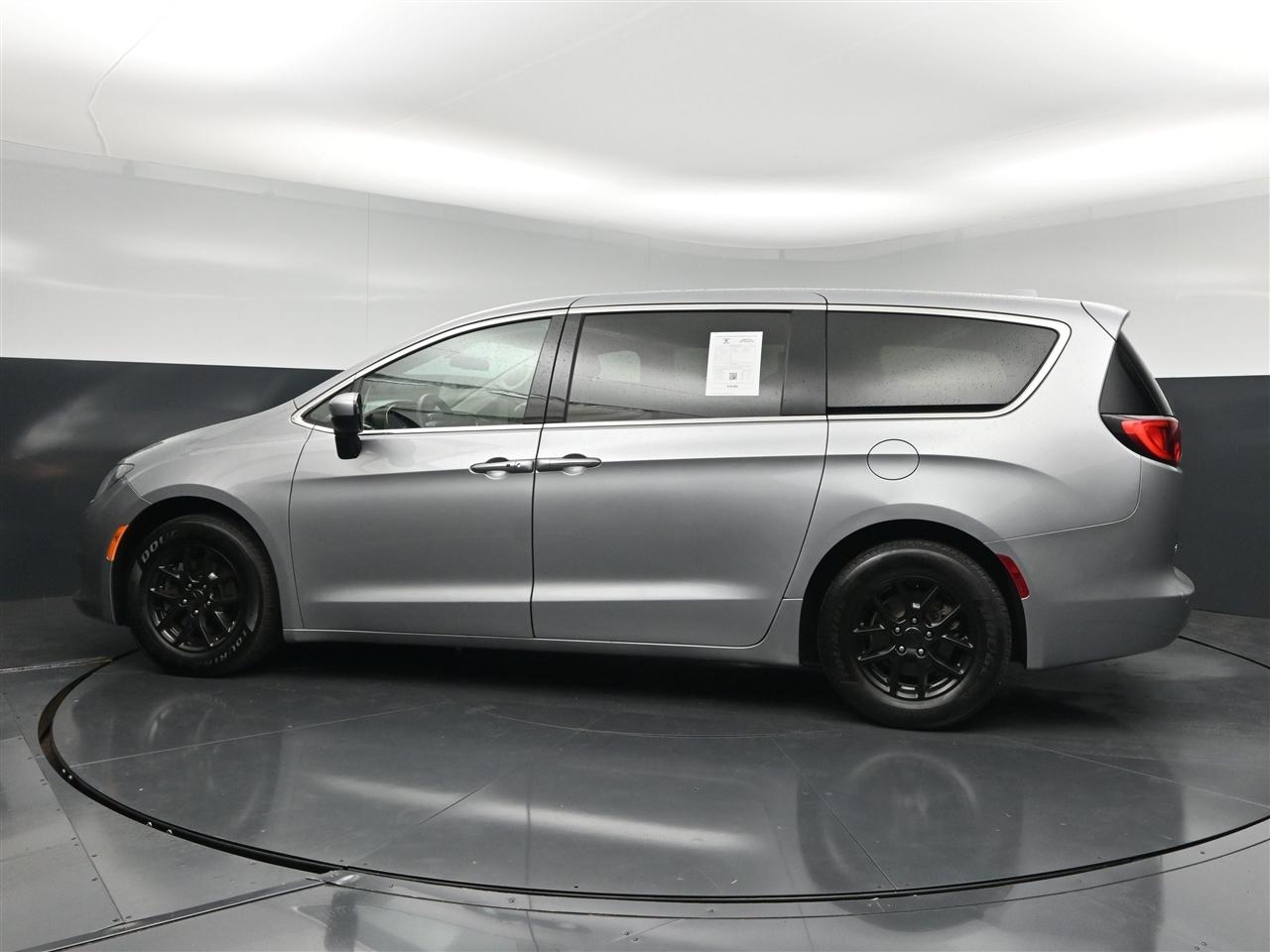 Chrysler Pacifica LX 2018
