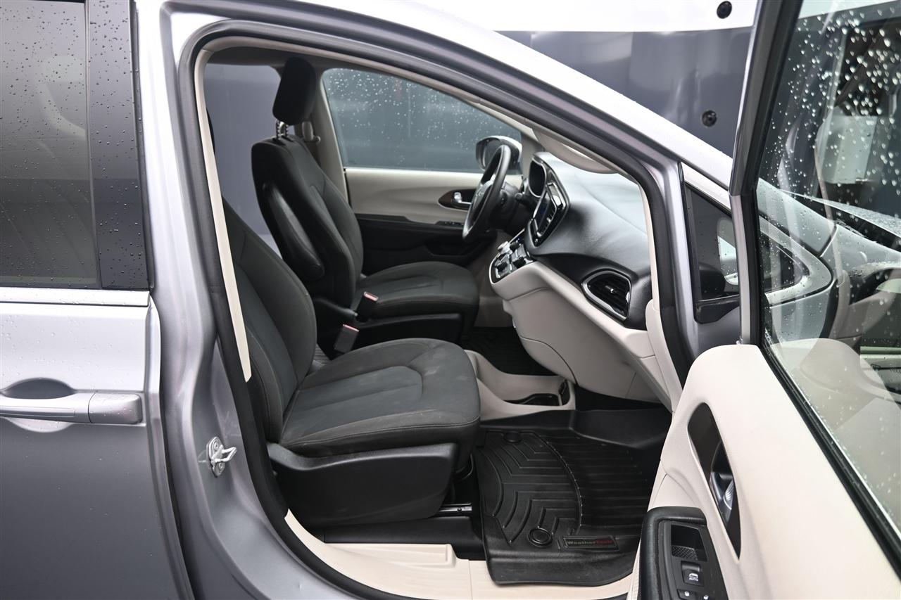 Chrysler Pacifica LX 2018
