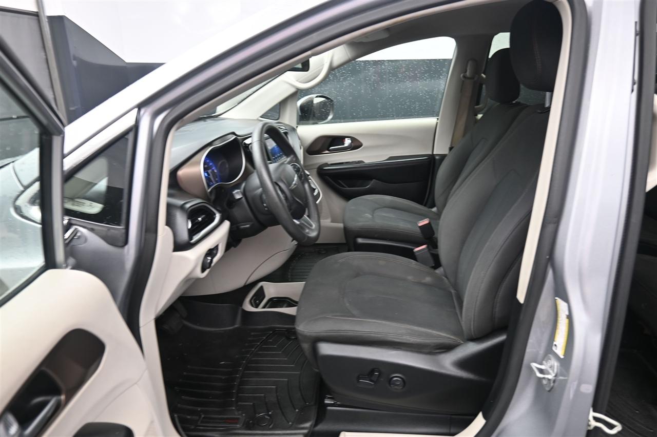 Chrysler Pacifica LX 2018