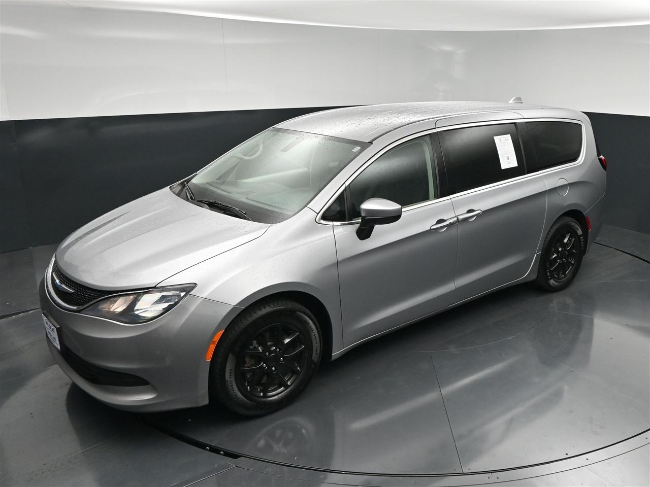 Chrysler Pacifica LX 2018