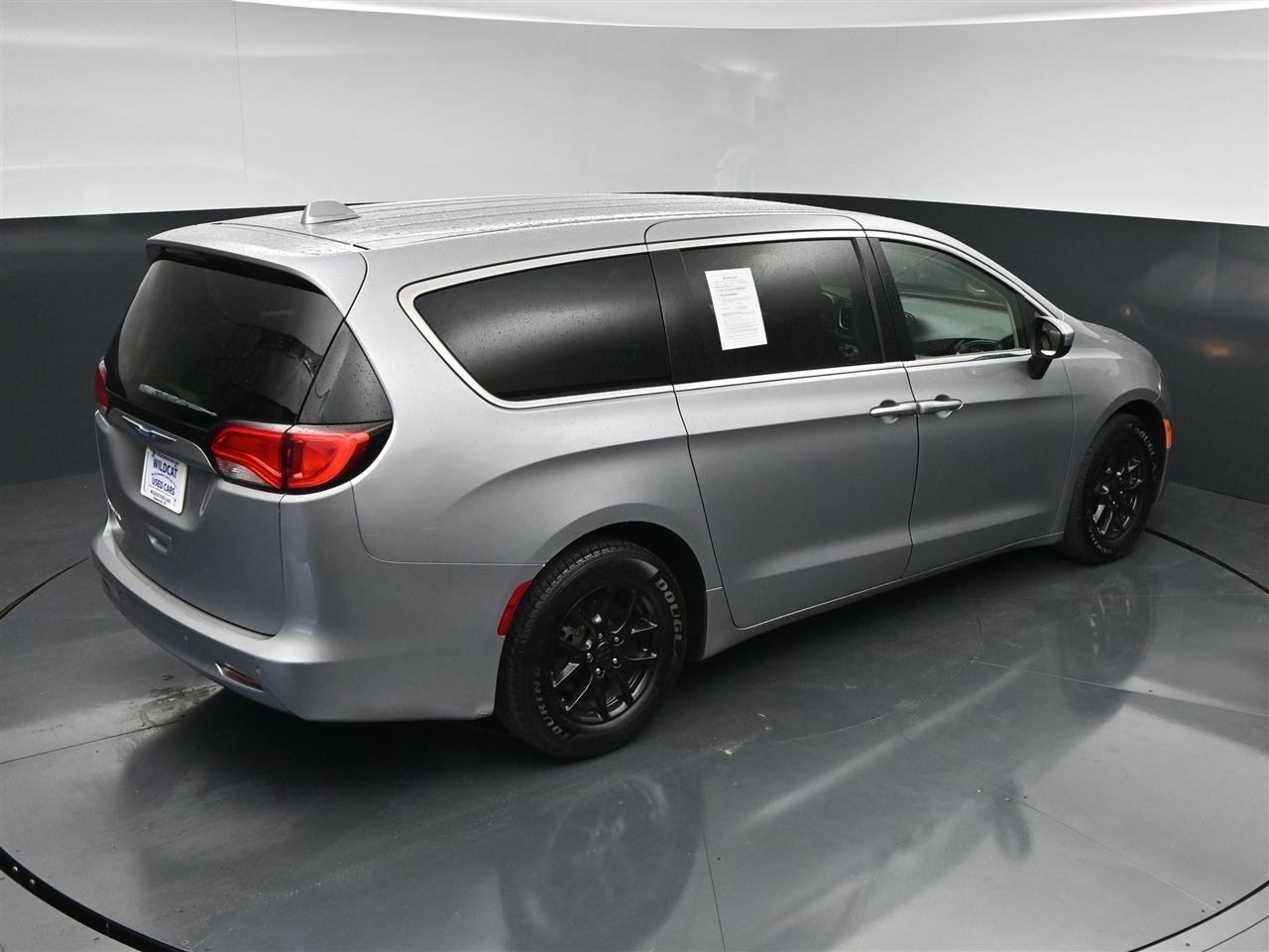 Chrysler Pacifica LX 2018