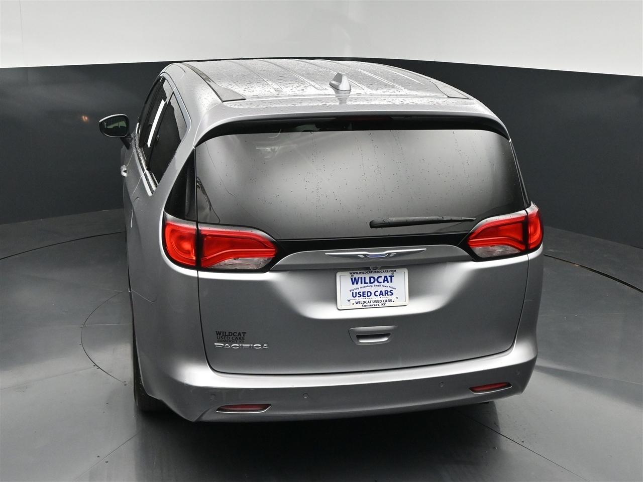 Chrysler Pacifica LX 2018