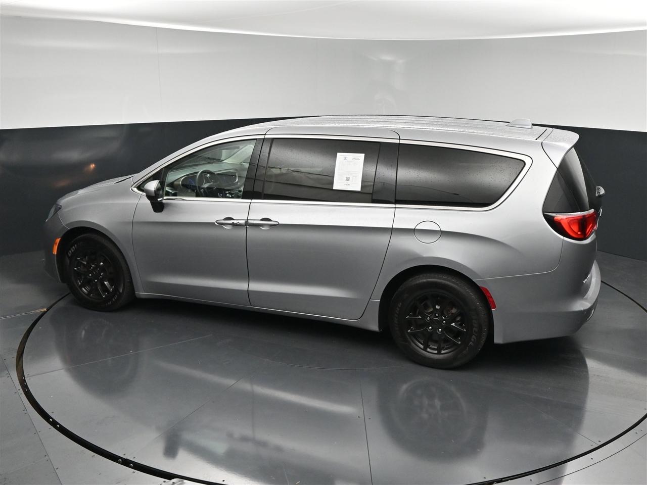 Chrysler Pacifica LX 2018