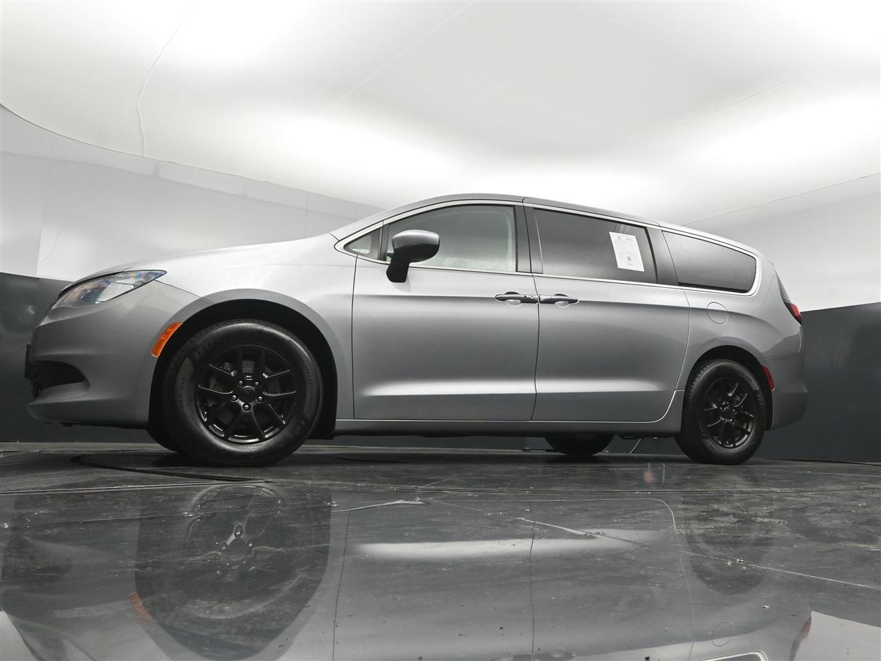 Chrysler Pacifica LX 2018