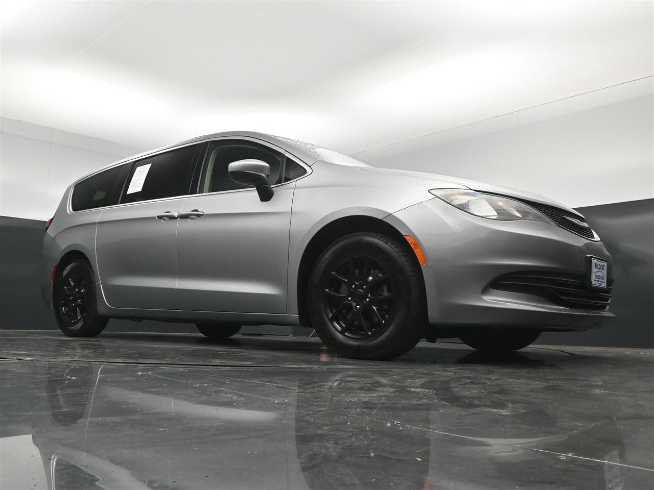 Chrysler Pacifica LX 2018