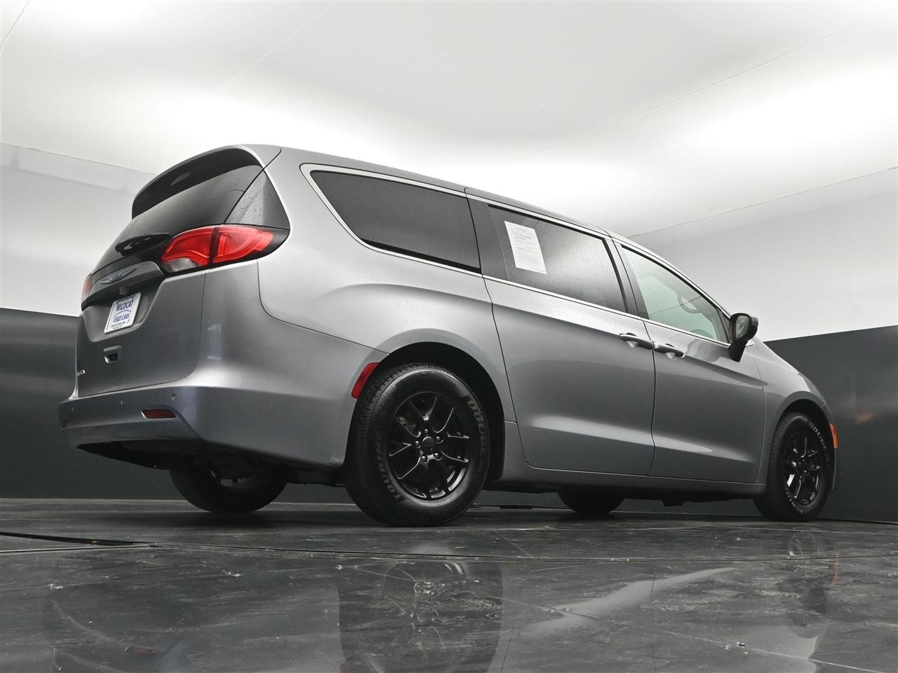 Chrysler Pacifica LX 2018