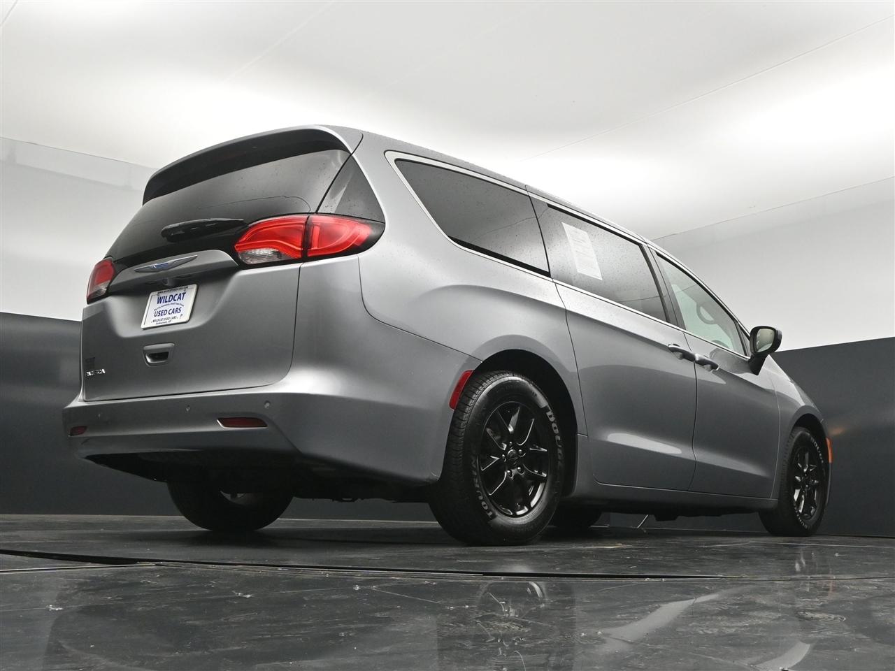 Chrysler Pacifica LX 2018