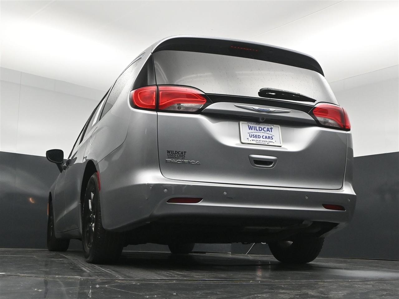 Chrysler Pacifica LX 2018