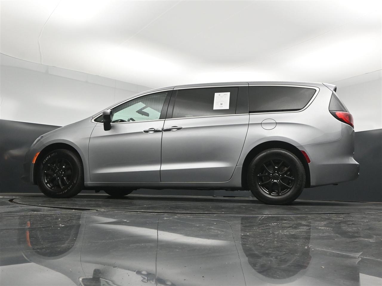 Chrysler Pacifica LX 2018