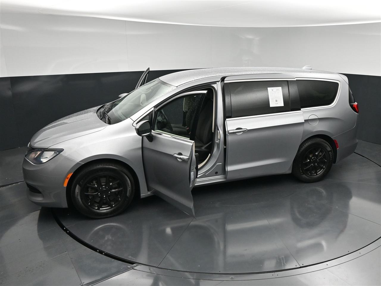 Chrysler Pacifica LX 2018