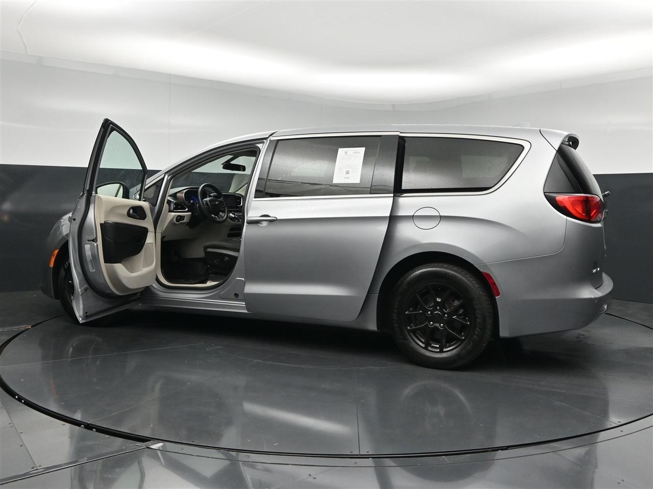 Chrysler Pacifica LX 2018