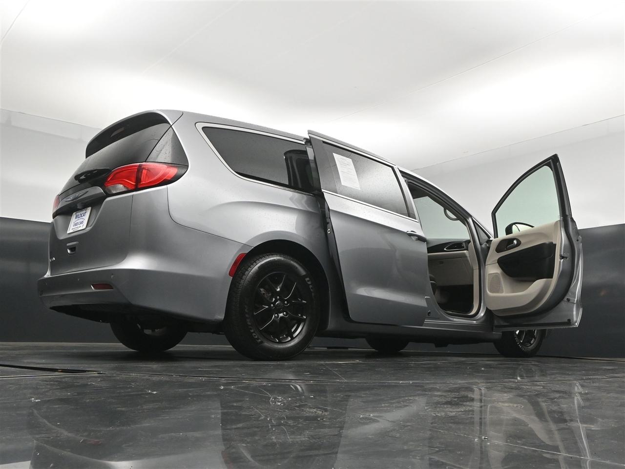 Chrysler Pacifica LX 2018