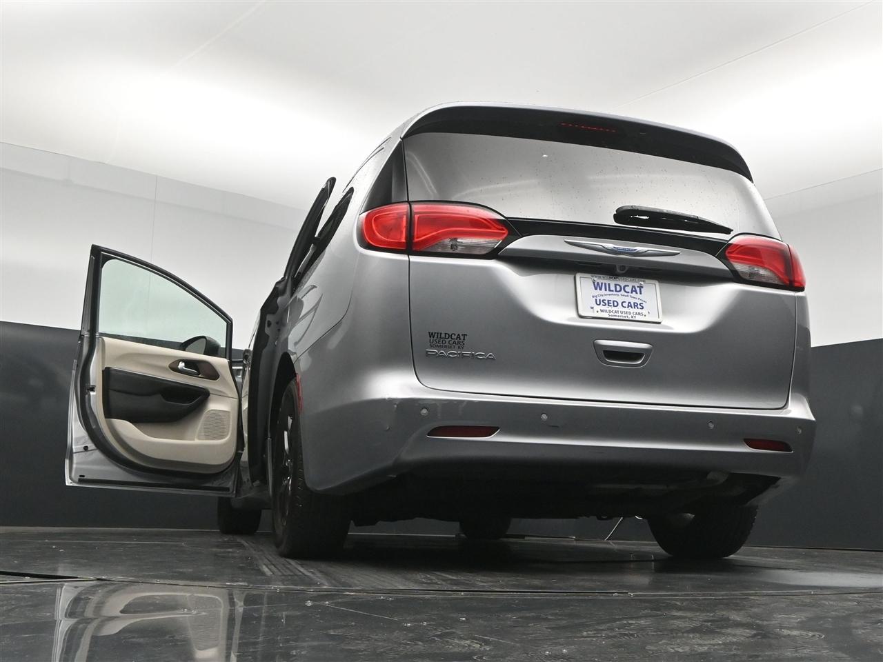 Chrysler Pacifica LX 2018