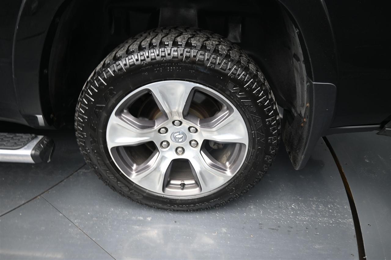 RAM 1500 Laramie Crew Cab SWB 4WD 2020